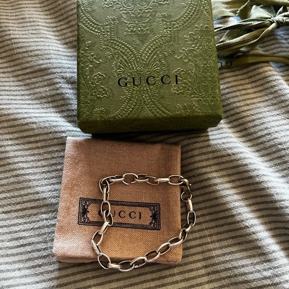 Gucci Silver Link Chain Bracelet - Women's Silver Tone Accessory - Picture 2 of 2
